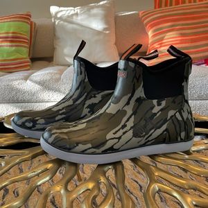 NWOT - HUK - Huk Rogue Wave Mossy Oak Bottomland